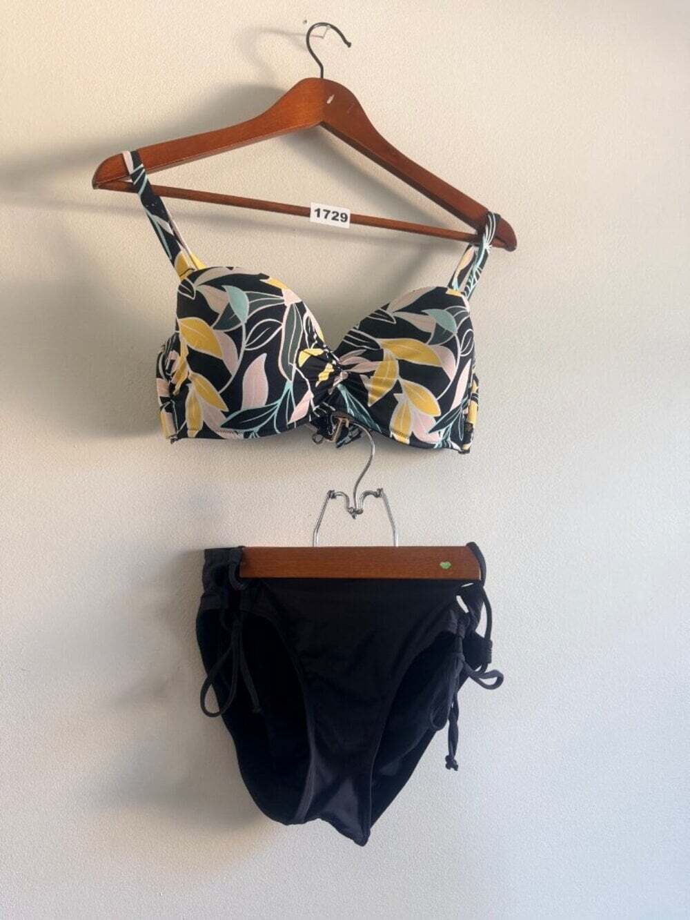 La Vie en Rose Bikini Set Top D Small Bottoms M Tropical Leaf Print Black